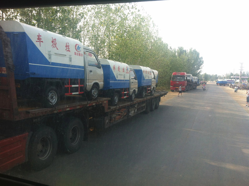 圖為準備發車至山西的小型<a href=http://www.hotel701.cn/ljc target=_blank class=infotextkey>垃圾車</a>
