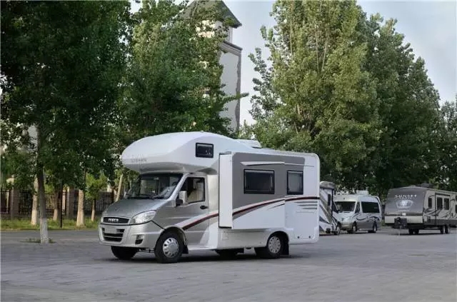 適合國(guó)內(nèi)使用的自行式C型房車 適合國(guó)內(nèi)使用的自行式C型房車