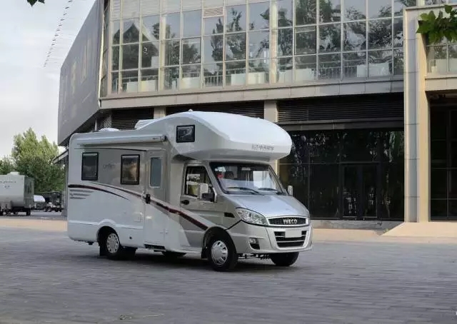 適合國(guó)內(nèi)使用的自行式C型房車 適合國(guó)內(nèi)使用的自行式C型房車