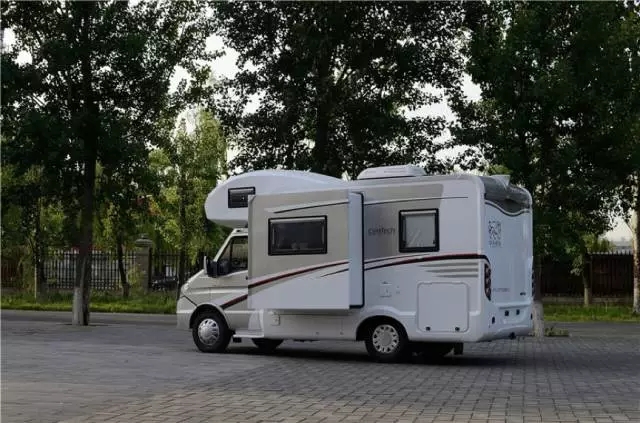 適合國(guó)內(nèi)使用的自行式C型房車 適合國(guó)內(nèi)使用的自行式C型房車